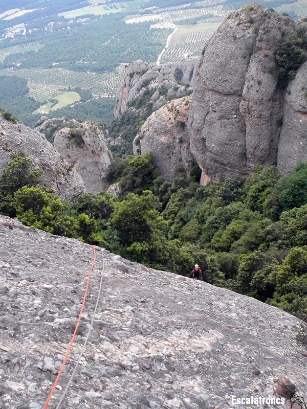 La Paula recuperant la arrampat primer llarg